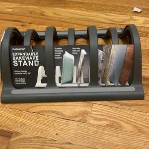 Expandable bekeware stand